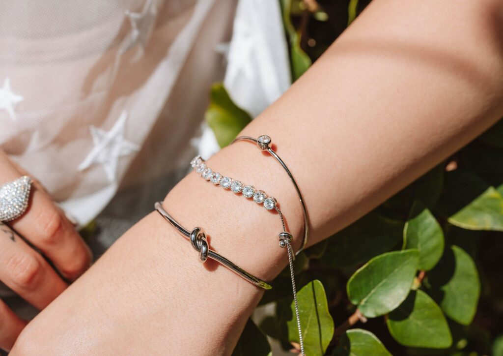 Pulseras de plata personalizadas: elegancia, simbolismo y valor duradero